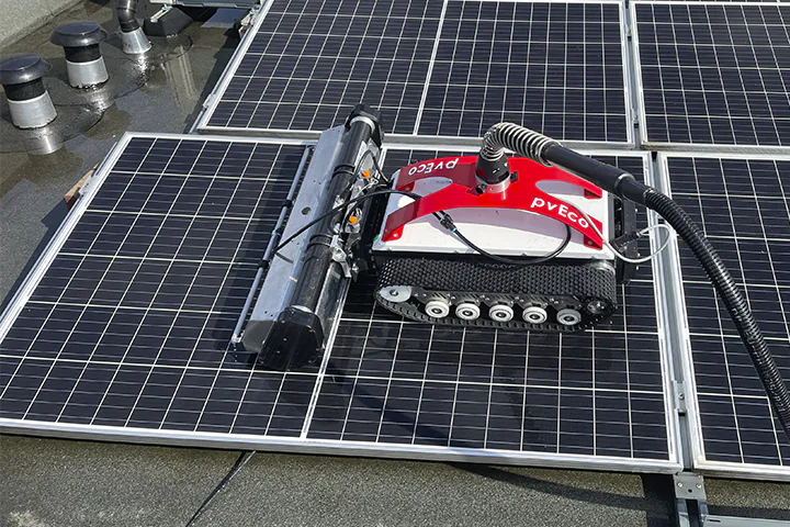 Zonnepanelen reiniging - Robot voor platte daken - Solar Cleaning Experts