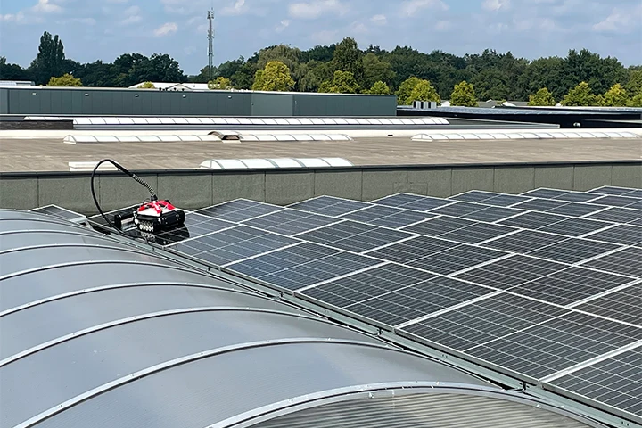 Project - Robot platte dakenl - Middendorp Montage - Solar Cleaning Experts - 3